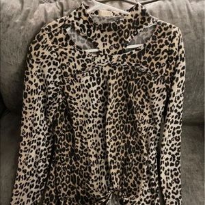 Boutique leopard keyhole top
